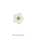 Bouton fleur blanche en bois fabrication française alsace au p'tit bonheur broderie patchwork