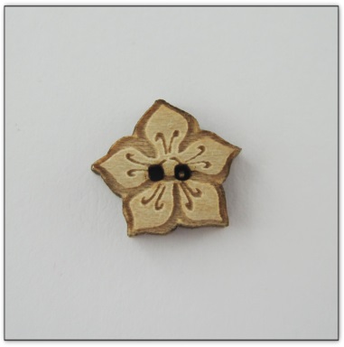 Bouton bois fleur fabrication artisanale française Au p'tit Bonheur brodrie patchwork
