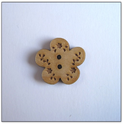 bouton bois Au p'tit Bonheur broderie patchwork point de croix