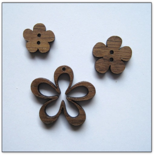 bouton bois Au p'tit Bonheur broderie patchwork point de croix